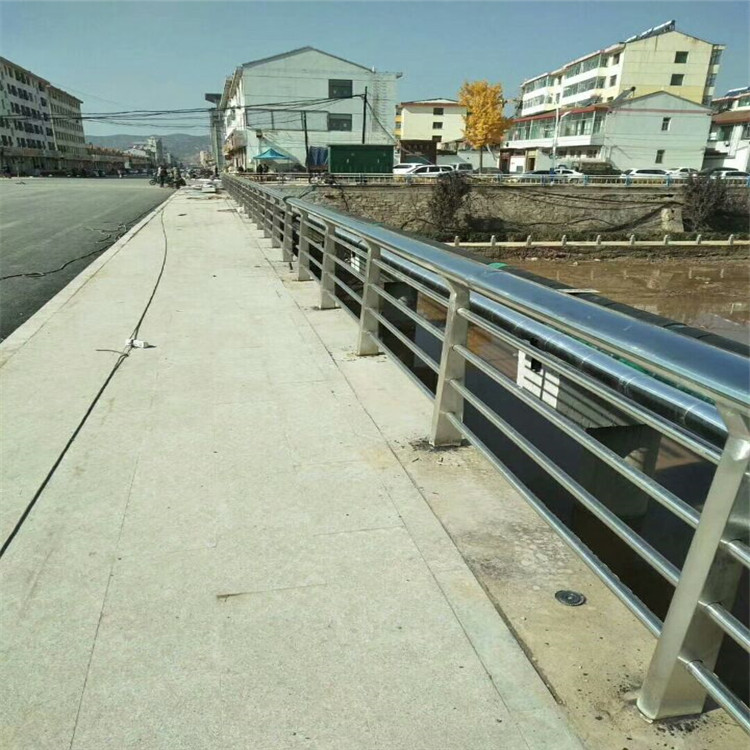 不銹鋼復(fù)合管護(hù)欄